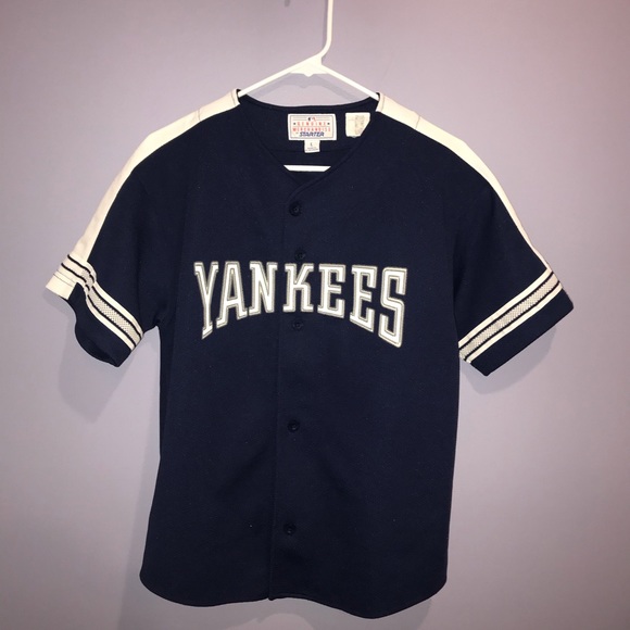 Genuine Merchandise Tops - 🌸Yankees “Jeter” button up Jersey